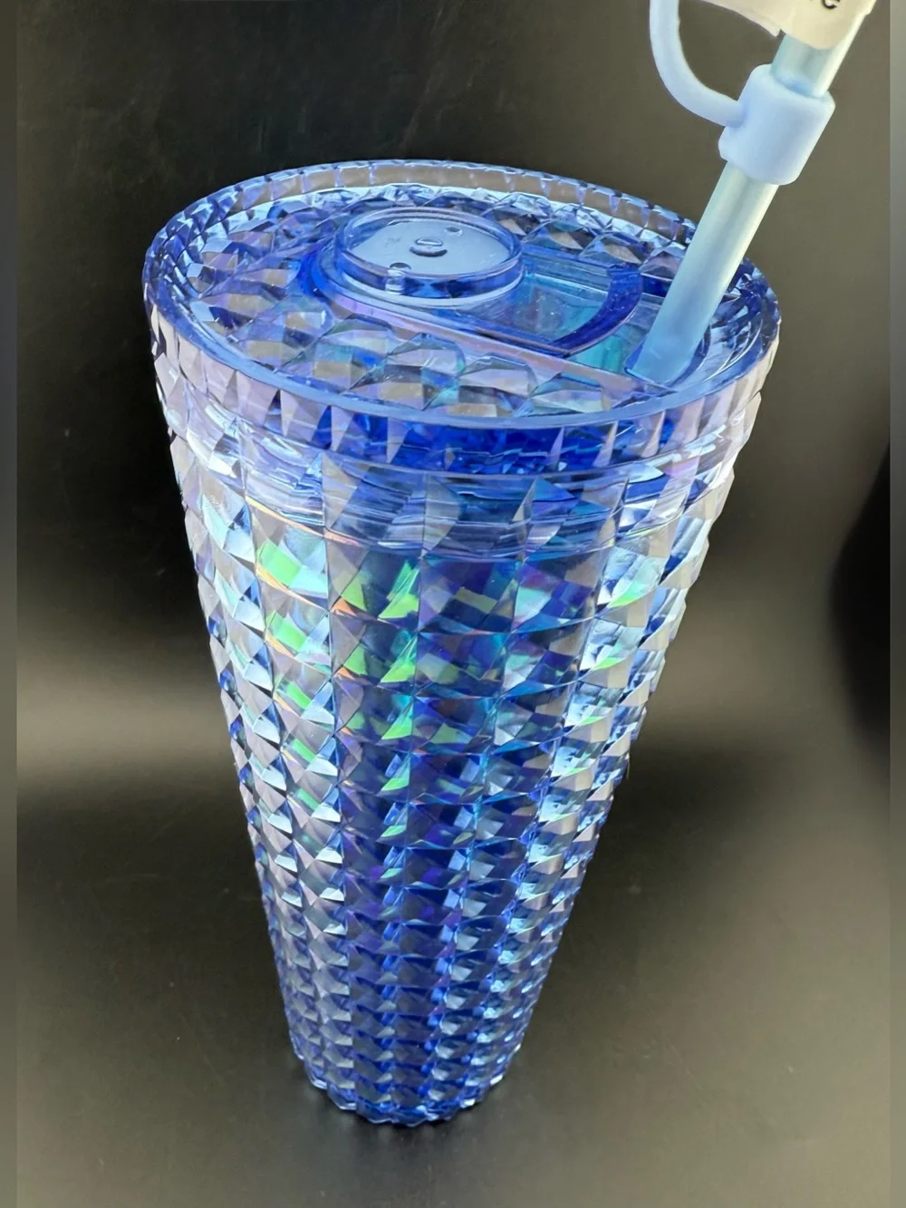 NWTs Double Wall Plastic Tumbler w/straw & mermaid tail silicone stopper. 24oz